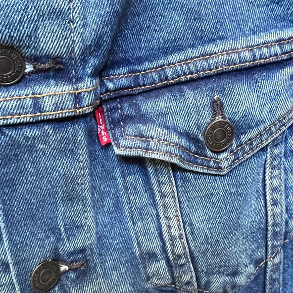 Levi’s Denim Jacket (women) - Picture 5 of 6